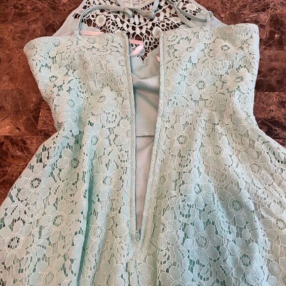 B. Darlin Dress Size 1/2 Sleeveless Halter Neck Fit-And-Flare Lace Teal​​ - Picture 8 of 9